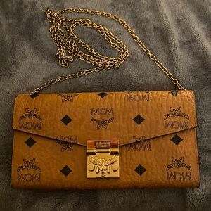 MCM wallet on chain, all gold Leather hardware✅✅✅✅✅✅✅